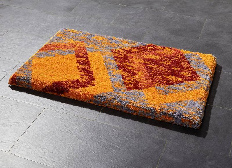 Moderne Badgarnitur aus dem Hause Grund, Größe 108 (Stand-WC-Vorleger, 50/ 50 cm), Terra-Grau von GRUND