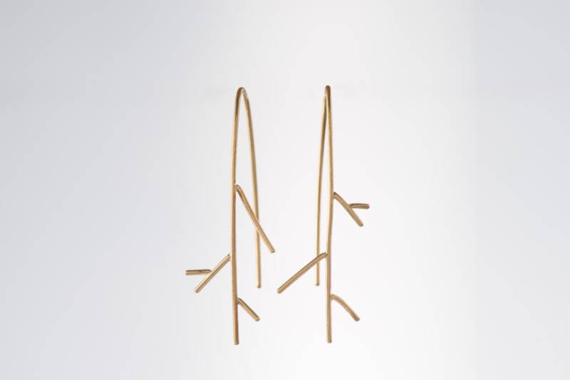 Solide Gold Dünnen Zweig Ohrringe von GRubinsteinjewellery