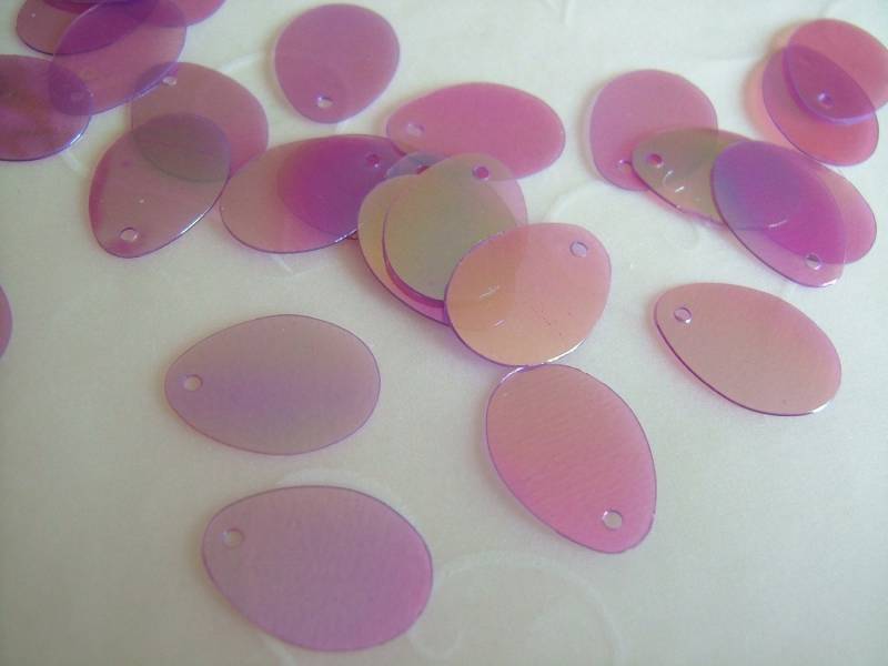 7G Flache Ovale Pailletten in Lila Irisierender Farbe - 12 X 9 Mm | Ungefähr 290 Ct von GSboutique