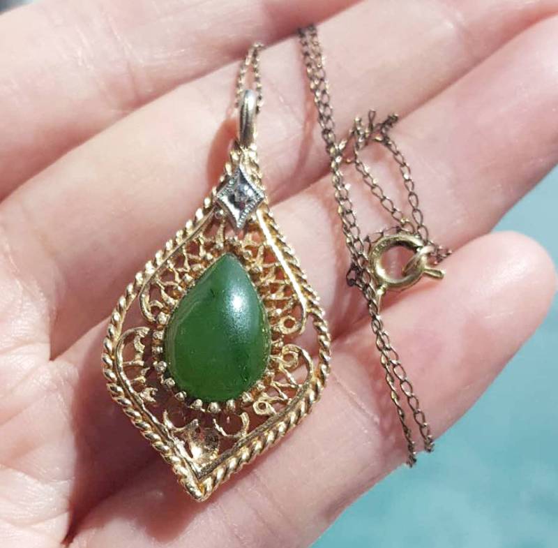 Vintage Grün Nephrite Jade Diamant Chip Filigrane Anhänger & Halskette von GTRAVERANTIQUES