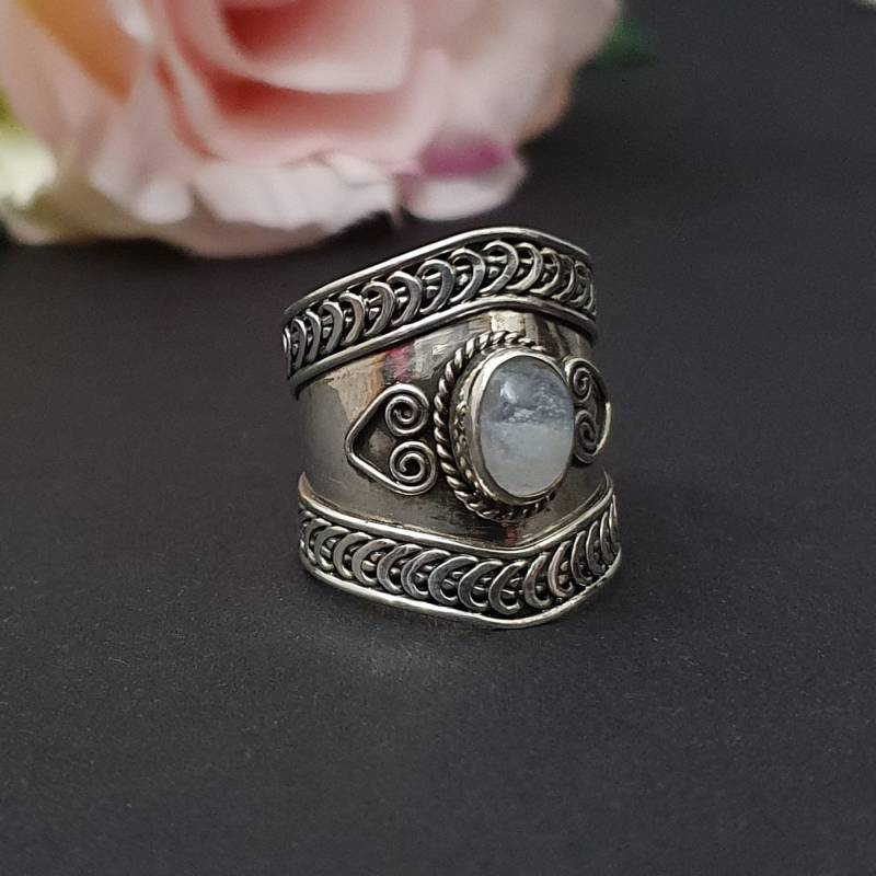 Breiter Ring Mit Mondstein Silber 925 Bali Style Vintage Breiter Ring Mit Mondstein Silber 925 Bali Style Vintage von GTSilverStore