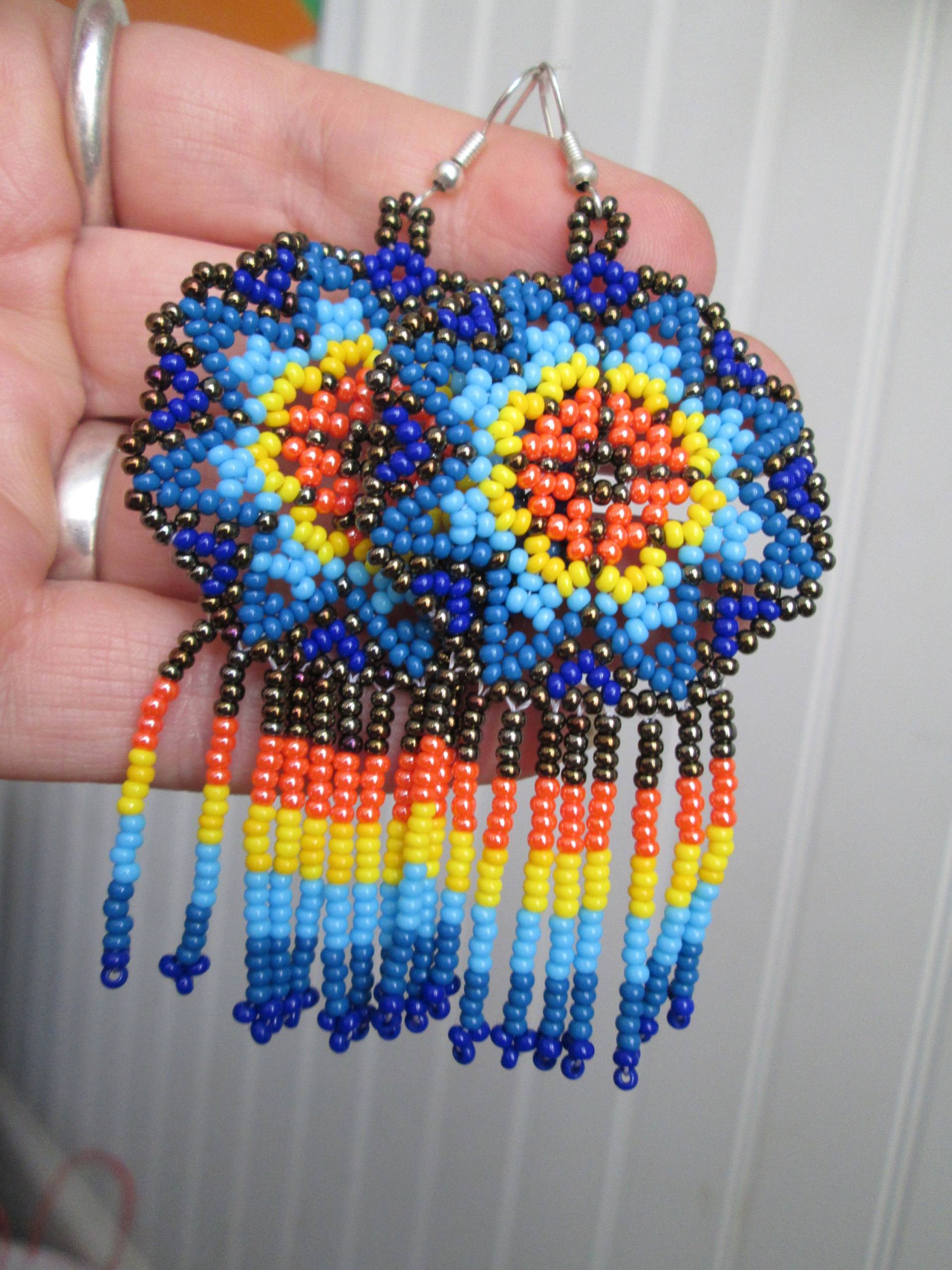 Guatemalan Perlen Baumeln Tropfen Ohrstecker Medaillon Scheibe Rosette Blau Orange Gelb Fair Trade Handgemachte Glasperlen Ethno Boho Guatemalan Perlen Baumeln Tropfen Ohrstecker Medaillon Scheibe Rosette Blau Orange Gelb Fair Trade Handgemachte Glasperlen Ethno Boho von GUATEMALANandPROUD