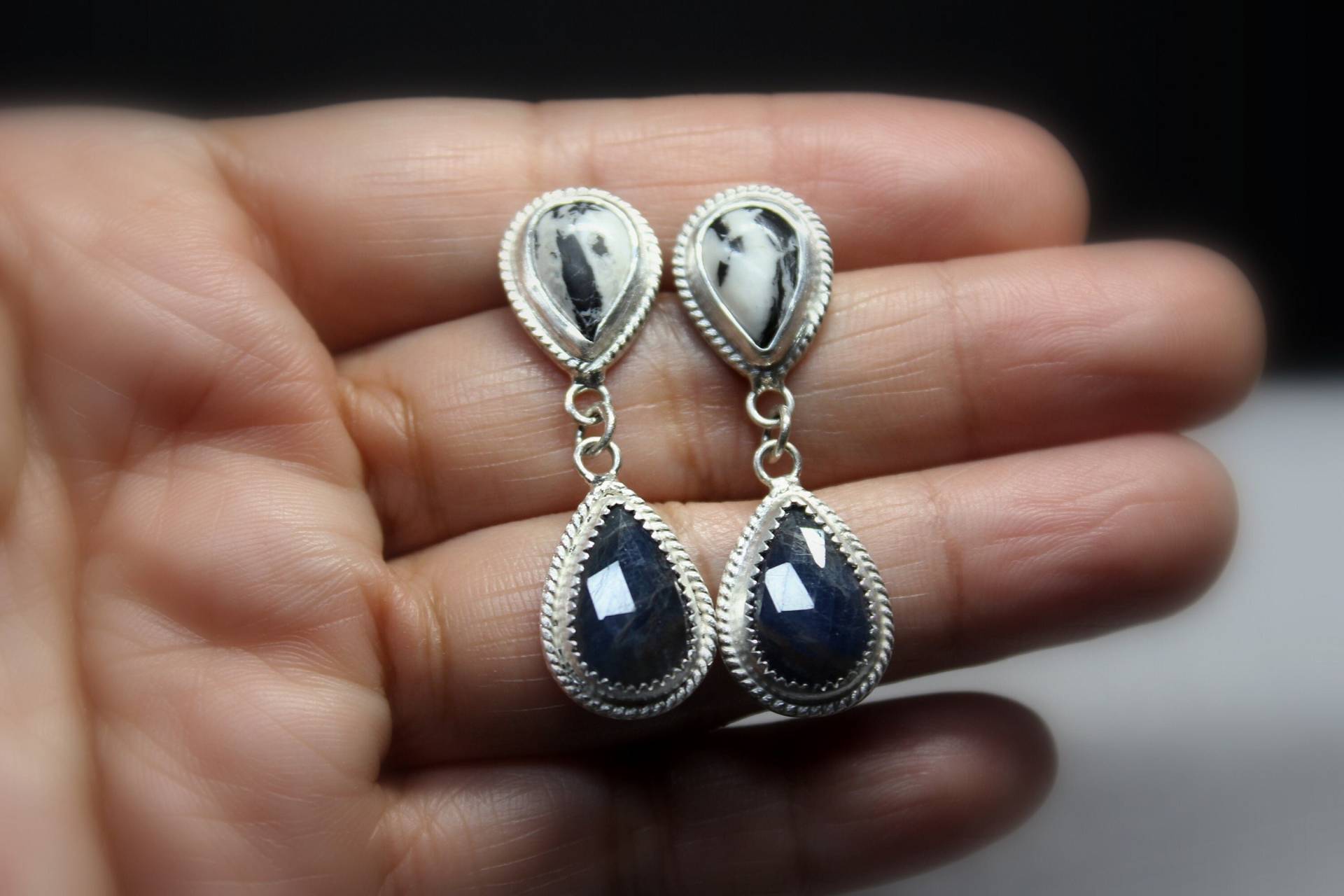 Blauer Rosenschliff Saphir X Weißer Büffel Türkis Sterling Silber Tropfen Ohrringe | Zwei Stein Ohrstecker Bolzen Beiträge Gugma Damenschmuck von GUGMA