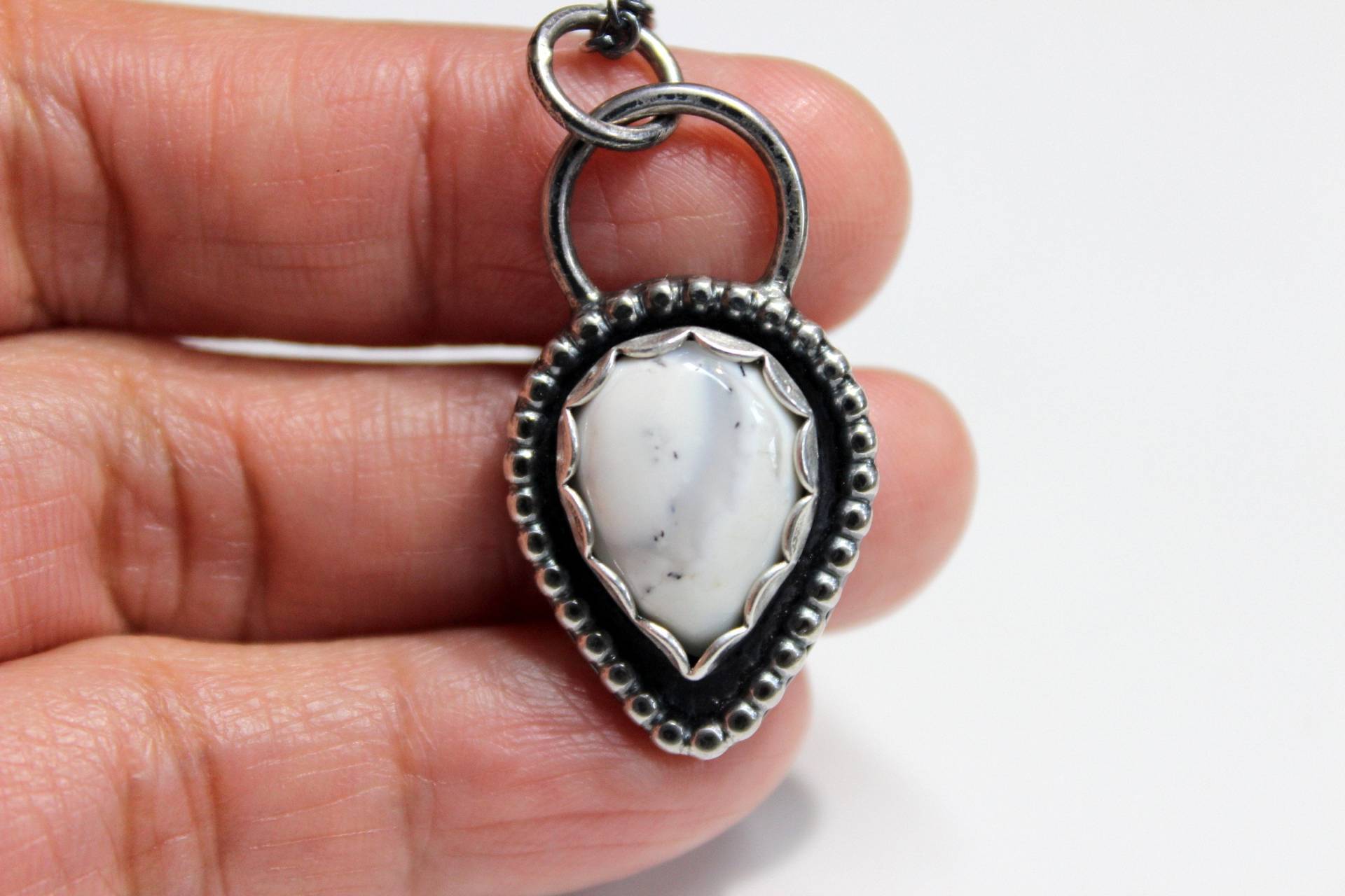 Dendritenopal Halskette #01 | Shadowbox Dendrit Anhänger Boho Minimalist Schwarz Weiß Grau Gugma Schmuck Dendritenopal Halskette #01 | Shadowbox Dendrit Anhänger Boho Minimalist Schwarz Weiß Grau Gugma Schmuck von GUGMA