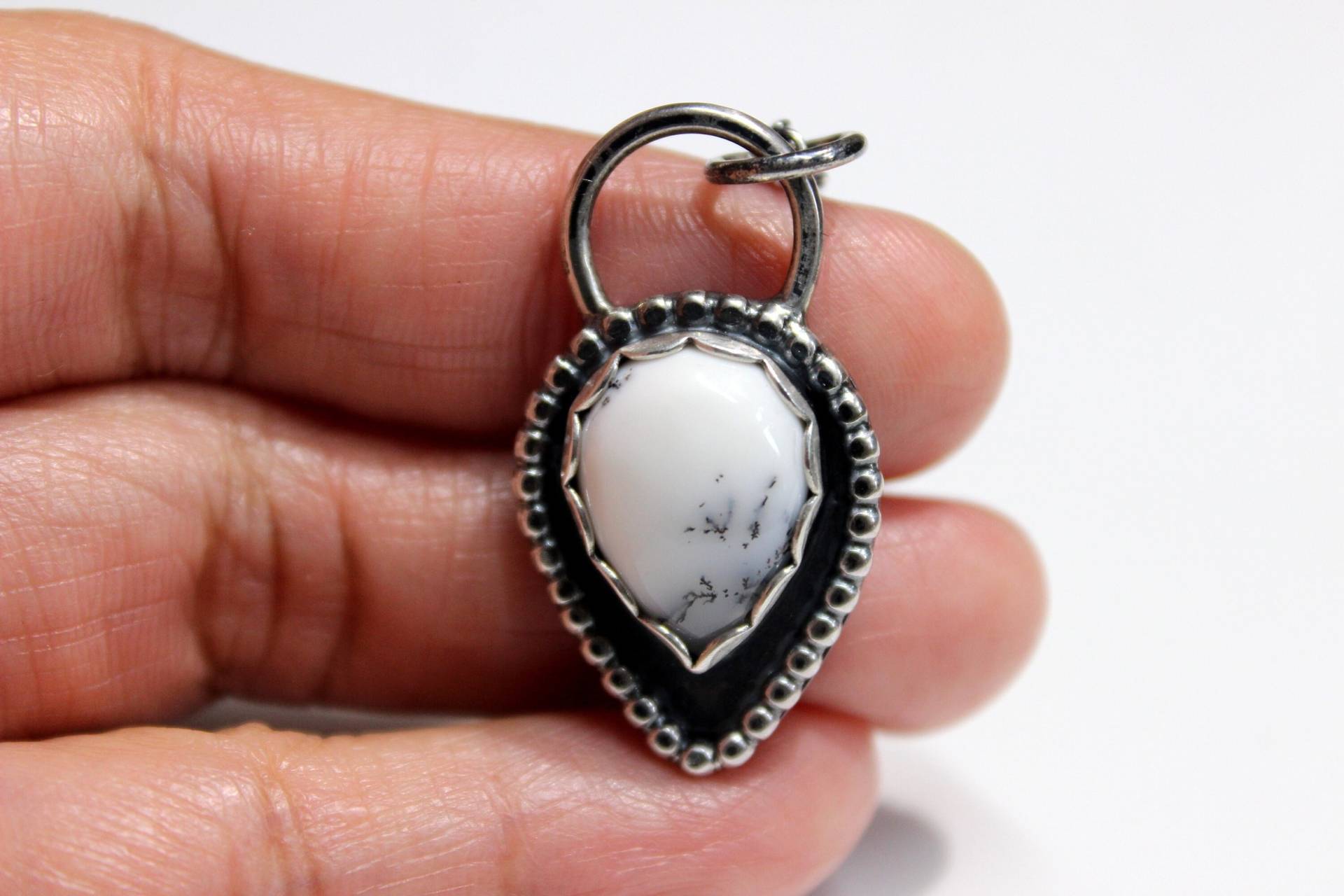 Dendritenopal Halskette #03 | Shadowbox Dendrit Anhänger Boho Minimalist Schwarz Weiß Grau Gugma Schmuck Dendritenopal Halskette #03 | Shadowbox Dendrit Anhänger Boho Minimalist Schwarz Weiß Grau Gugma Schmuck von GUGMA
