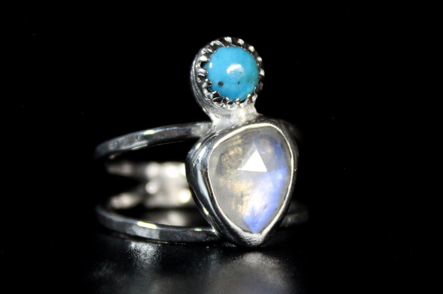 Größe 8, 75 - Rosenschliff Regenbogen Mondstein X Kingman Türkis Sterling Silber Ring | Zwei Stein Ring Gugma Damen Minimalist Schmuck Größe 8, 75 - Rosenschliff Regenbogen Mondstein X Kingman Türkis Sterling Silber Ring | Zwei Stein Ring Gugma Damen Minimalist Schmuck von GUGMA
