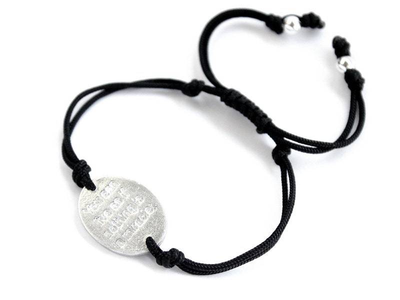 Sie Können Leben, Als Ob Nichts Ein Wunder Ist // Herren Damen Unisex Zinn Armband/Einstein Zitate Schwarz Makramee Grau Gugma Schmuck von GUGMA