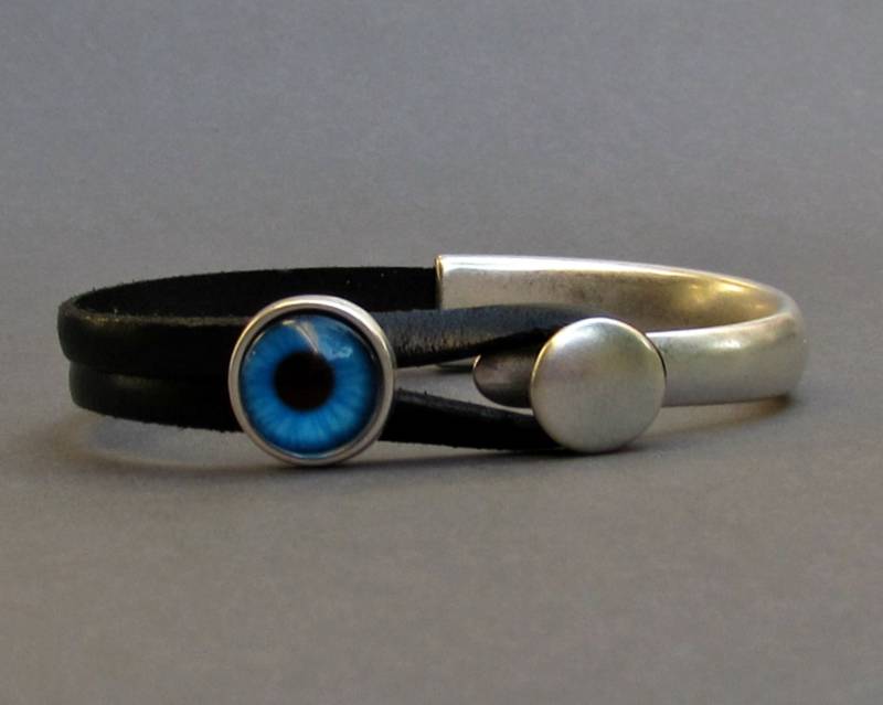 Herren Evil Eye Lederarmband Versilberte Armspange, Magnetverschluss von GUSFREE