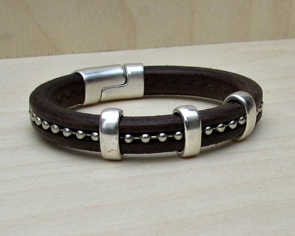 Herren Lederarmband Versilberte Armspange, Magnetverschluss von GUSFREE