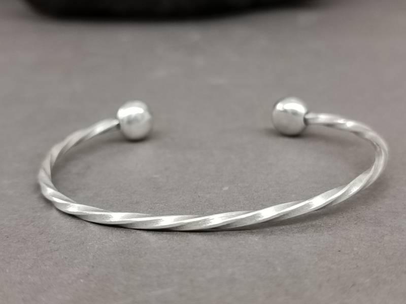 Gedrehtes Bronze Manschette Armband - Unisex Silber Herren von GUSFREE