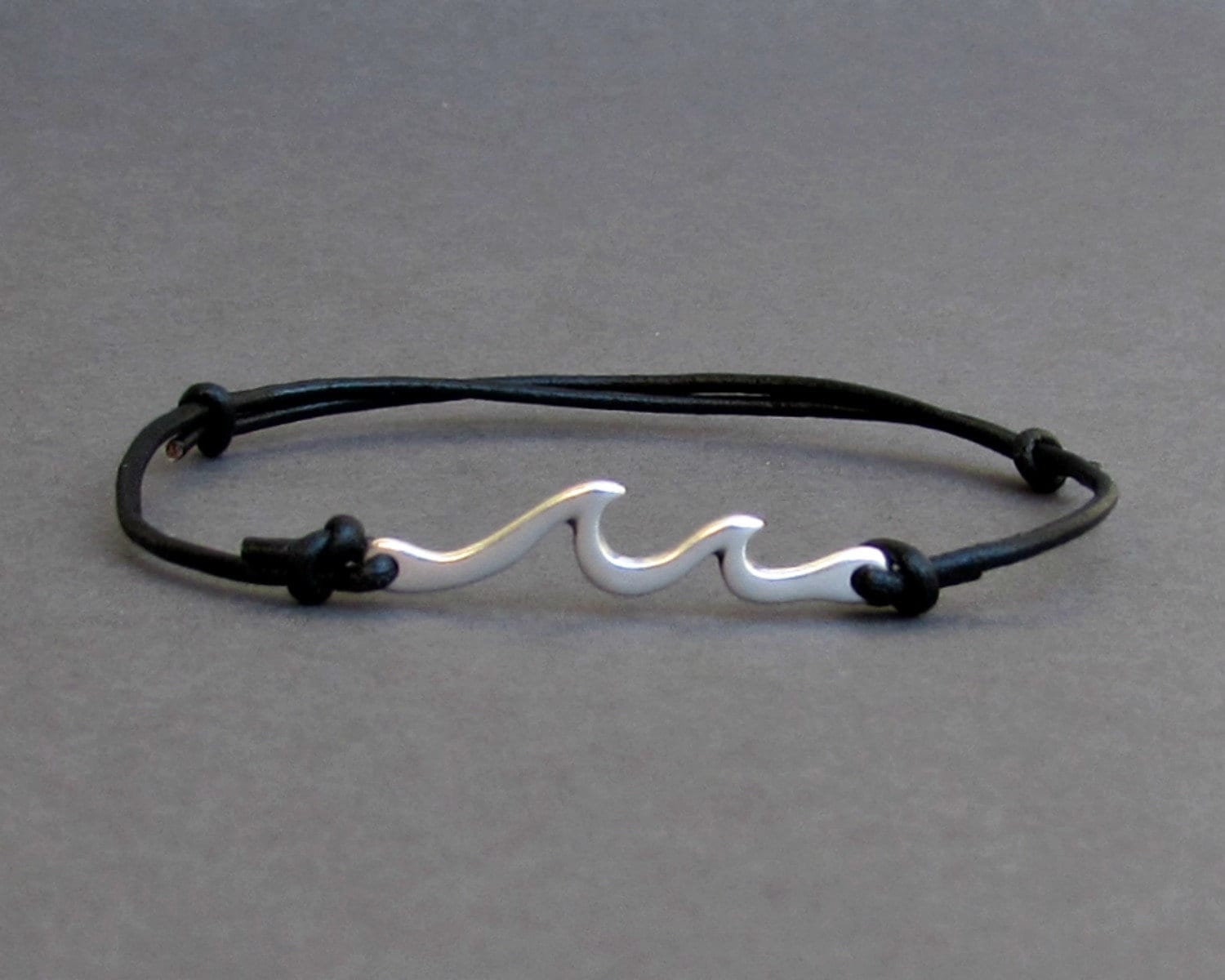 Ozean Welle Herren Armband, Silber Charme, Lederarmband Für Männer, Geschenk Ihn, Bestfriend Schmuck, Verstellbar von GUSFREE