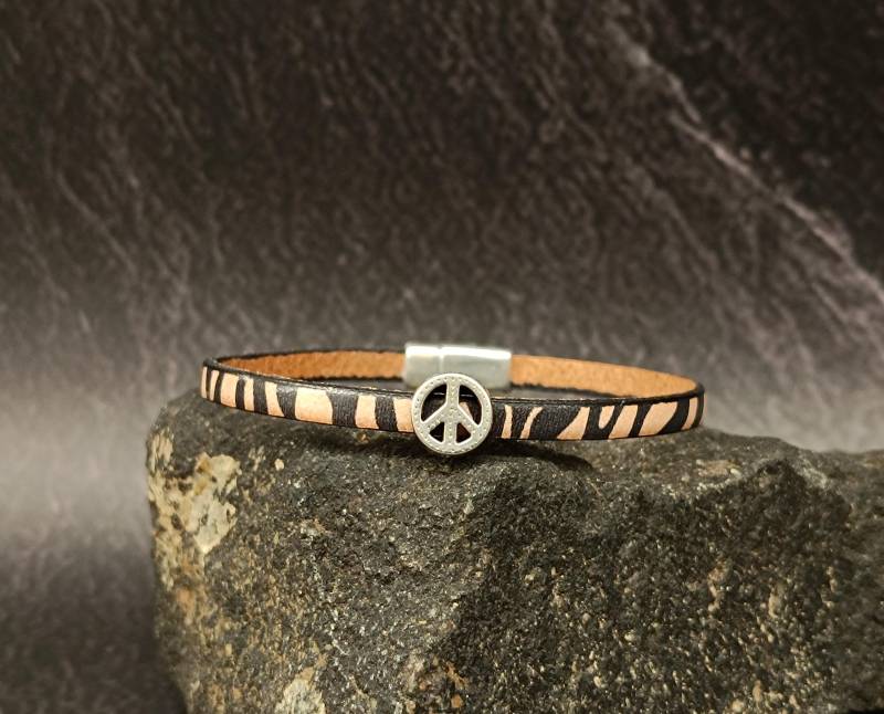 Peace-Zeichen Armband Multicolor Unisex Bedrucktes Lederarmband Freund-Geschenk Besonders Angefertigt Auf Ihrem Handgelenk Peace-Zeichen Armband Multicolor Unisex Bedrucktes Lederarmband Freund-Geschenk Besonders Angefertigt Auf Ihrem Handgelenk von GUSFREE