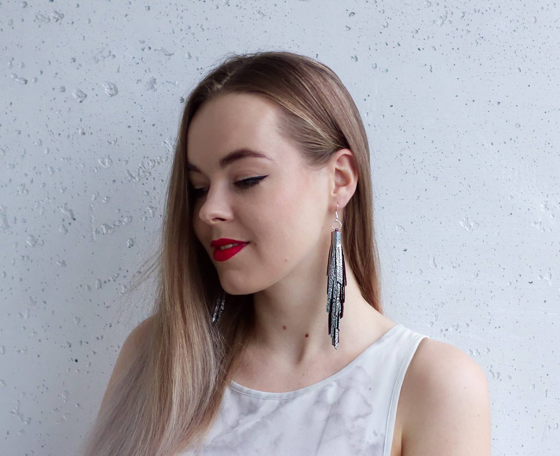 Silber Leder Fransen Ohrringe, Lange Quaste Statement Ohrringe Silber Leder Fransen Ohrringe, Lange Quaste Statement Ohrringe von GUUTAdesignjewelry