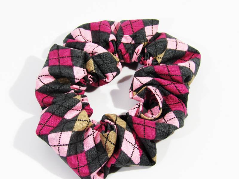 Designer Boutique Scrunchie Preppy Pink Designer Boutique Scrunchie Preppy Pink von GVRDesigns