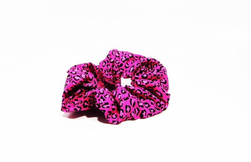 Scrunchie - Rosa Leopard Designer Boutique Haarwolke Bun Halter Messy Scrunchie - Rosa Leopard Designer Boutique Haarwolke Bun Halter Messy von GVRDesigns