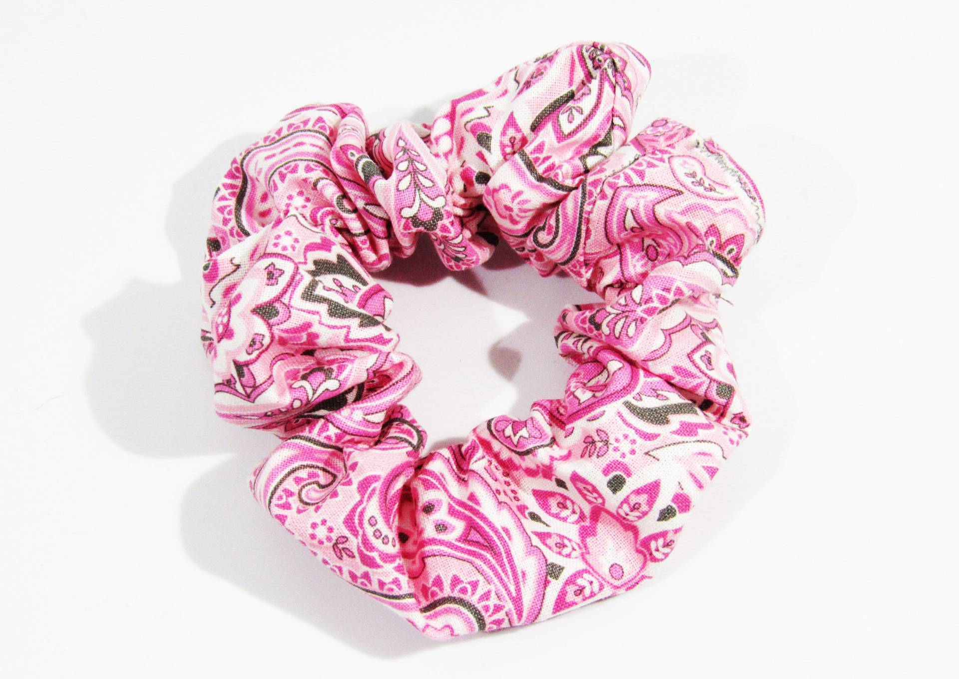 Scrunchie - Rosa Paisley Haarwolke Messy Bun Top Knoten Haar-Accessoires 90Er Jahre Scrunchie - Rosa Paisley Haarwolke Messy Bun Top Knoten Haar-Accessoires 90Er Jahre von GVRDesigns