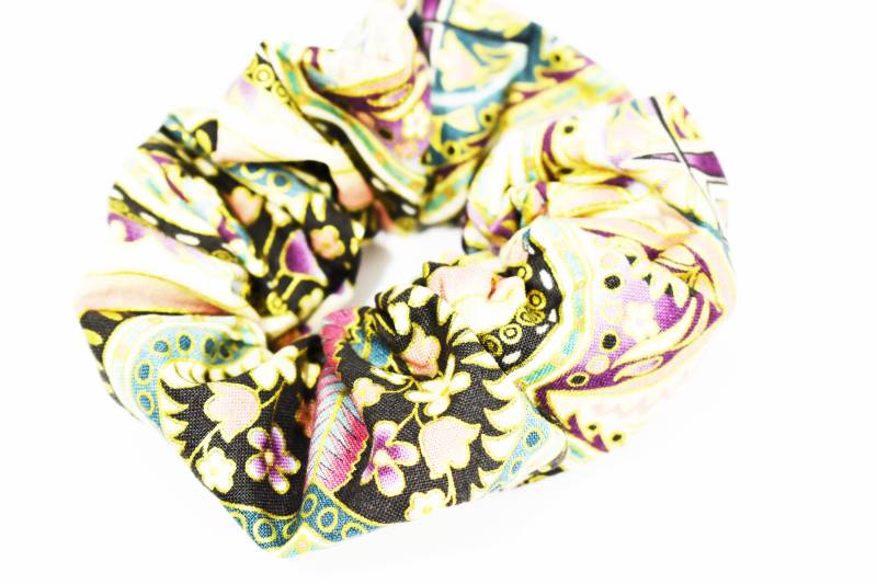 Scrunchies - Designer Boutique Scrunchie Messy Bun Top Knoten 90Er Jahre Haar Scrunchies - Designer Boutique Scrunchie Messy Bun Top Knoten 90Er Jahre Haar von GVRDesigns