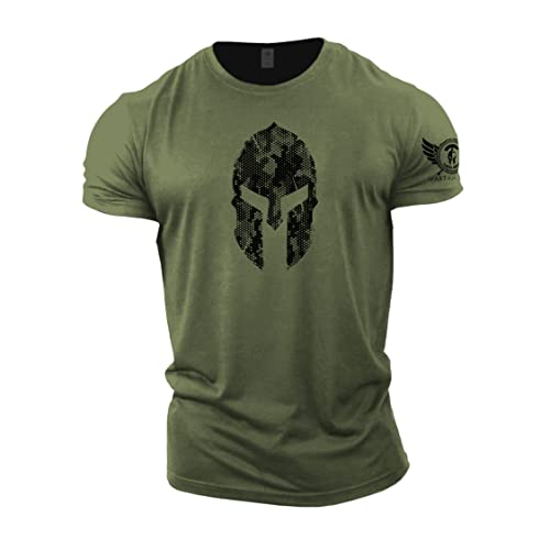 GYMTIER Spartan Helm Hex Camo – Spartan Gym T-Shirt für Herren Bodybuilding Weightlifting Strongman Training Top Active Wear Spartan Forged, grün, 58 von GYMTIER