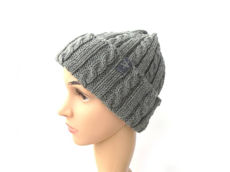 strickmütze Grau Aus Schurwolle | Merino Handgestrickt Zopfmuster Geschenk Frau Freundin Schwester Mutter Mama Geburtstag Weihnachten von GaHiBu