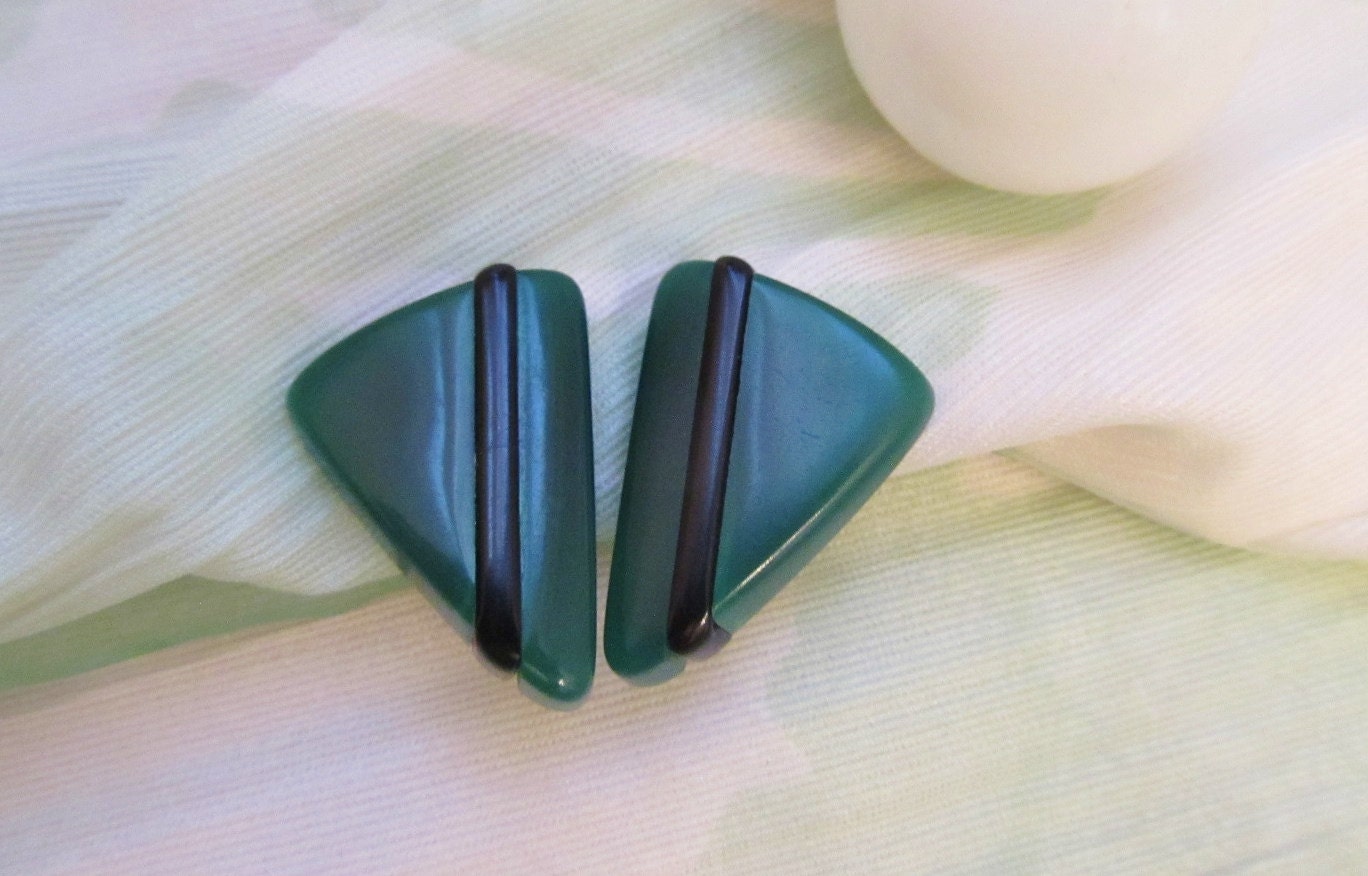 Vintage 80Er Jahre Lucite Ohrclips Geometrisch Grün & Schwarz Vintage 80Er Jahre Lucite Ohrclips Geometrisch Grün & Schwarz von GabAboutVintage