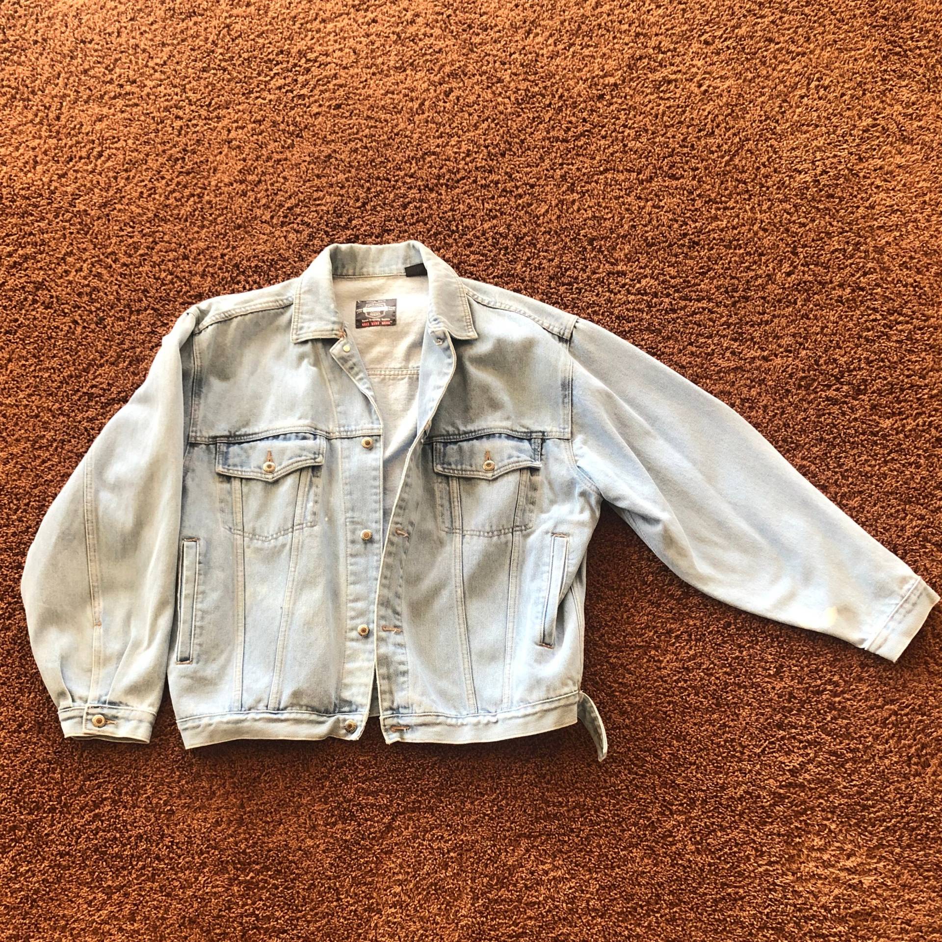 Jahrgang Hellblauem Denimjacke Jahrgang Hellblauem Denimjacke von GabesThriftHats