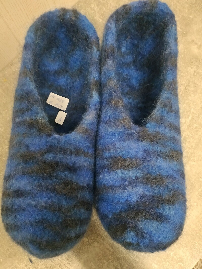 Ein Paar Selbstgestrickter Filzschuhe Bunt 28 Kinderschuhe Hüttenschuhe Puschen Hausschuhe Schuhe Filzpatschen Ein Paar Selbstgestrickter Filzschuhe Bunt 28 Kinderschuhe Hüttenschuhe Puschen Hausschuhe Schuhe Filzpatschen von GabisHandelsshop