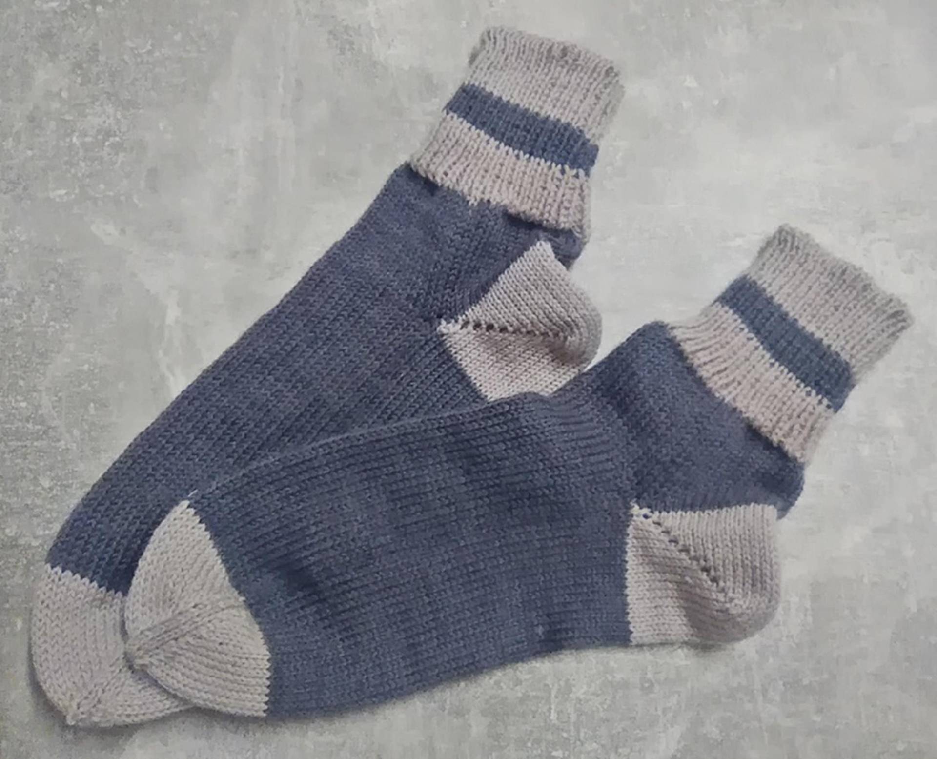 Nr. 11 Warme Kuschelige Handgestrickte Socken Zweifärbig Unisex Strümpfe Gr. 34 - 36 Kleidung Handmade Mode Herren Damen Kinder Geschenk Nr. 11 Warme Kuschelige Handgestrickte Socken Zweifärbig Unisex Strümpfe Gr. 34 - 36 Kleidung Handmade Mode Herren Damen Kinder Geschenk von GabisHandelsshop