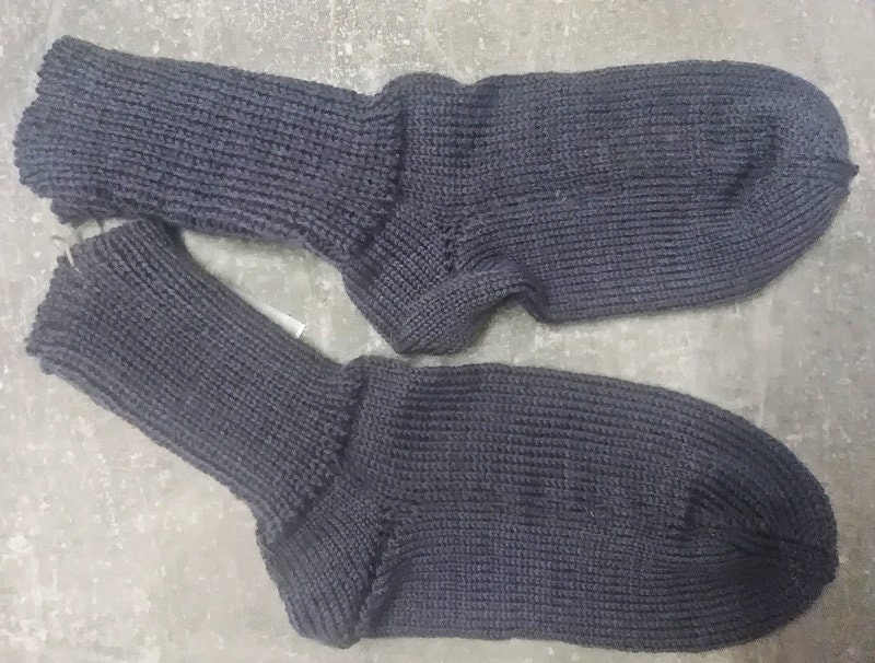 Nr. 3 Gr. 29 - 31 Warme Kuschelige Handgestrickte Socken Strümpfe Kleidung Handmade Unisex Mode Herren Damen Kinder Geschenk Nr. 3 Gr. 29 - 31 Warme Kuschelige Handgestrickte Socken Strümpfe Kleidung Handmade Unisex Mode Herren Damen Kinder Geschenk von GabisHandelsshop