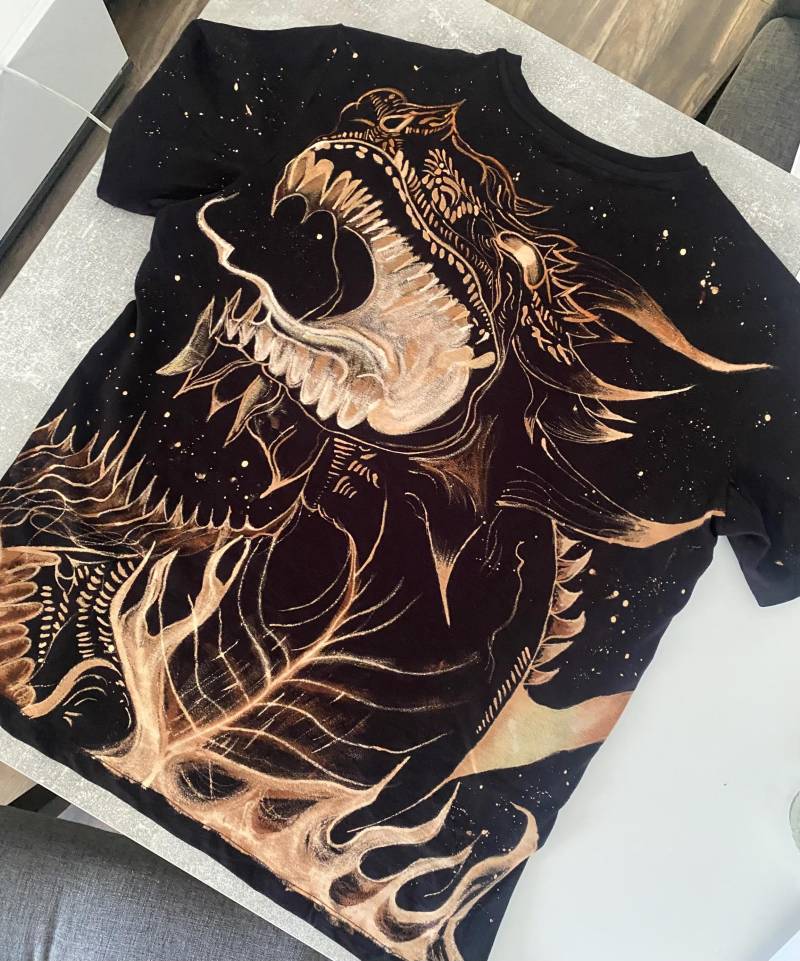 Unique Dragon Hand Painted T-Shirt Unique Dragon Hand Painted T-Shirt von GabisgiftsCrafts