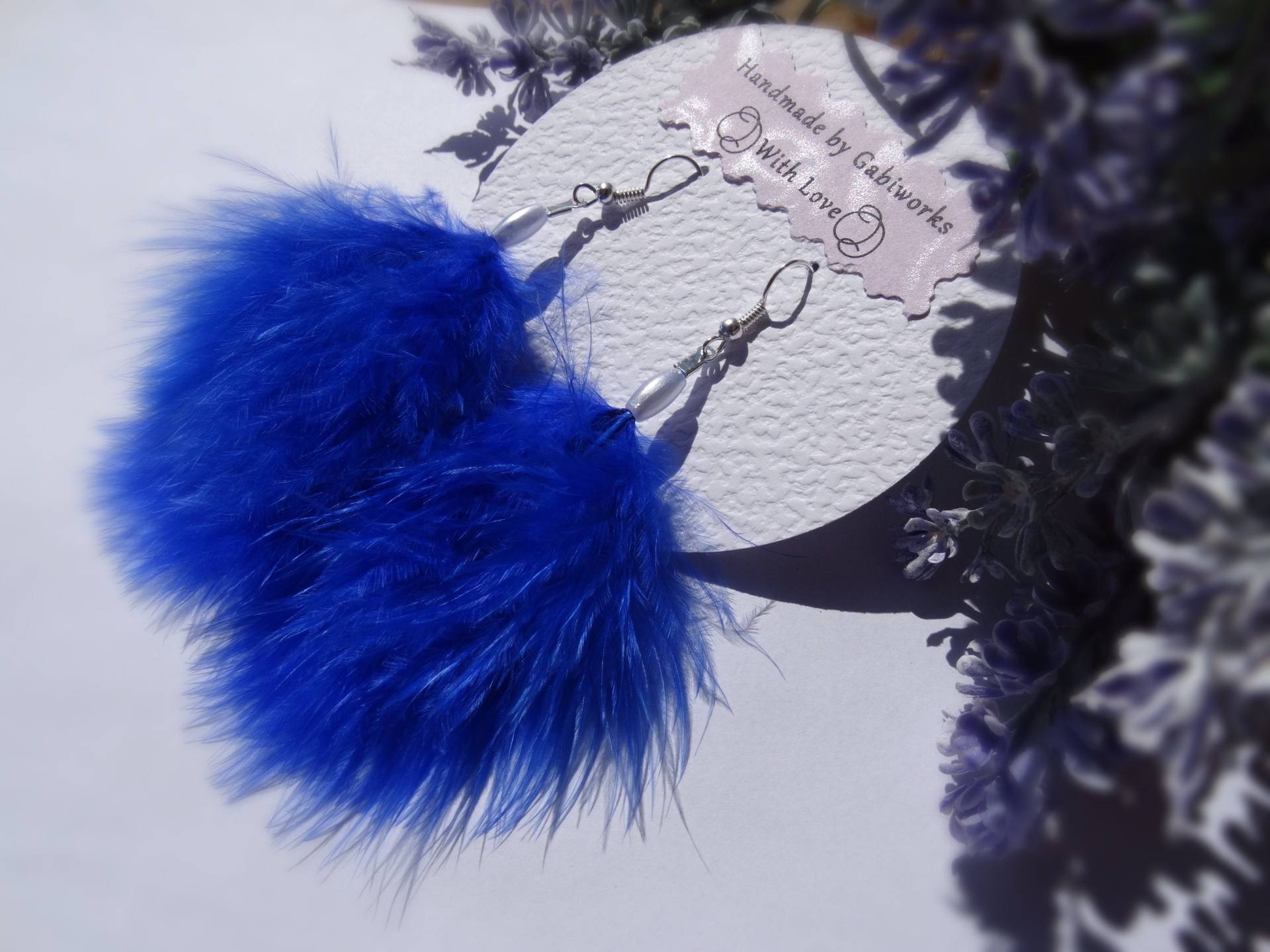 Handgemachte Feder Ohrringe, Blau Und Weiss Blau Weiß Mode Haken Ohrringe von Gabiworks