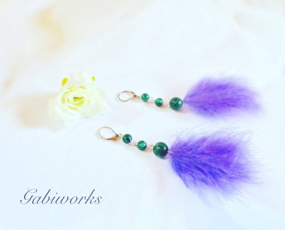Handgemachte Feder Ohrringe, Lila Lila Mode Haken Steine Ohrringe von Gabiworks
