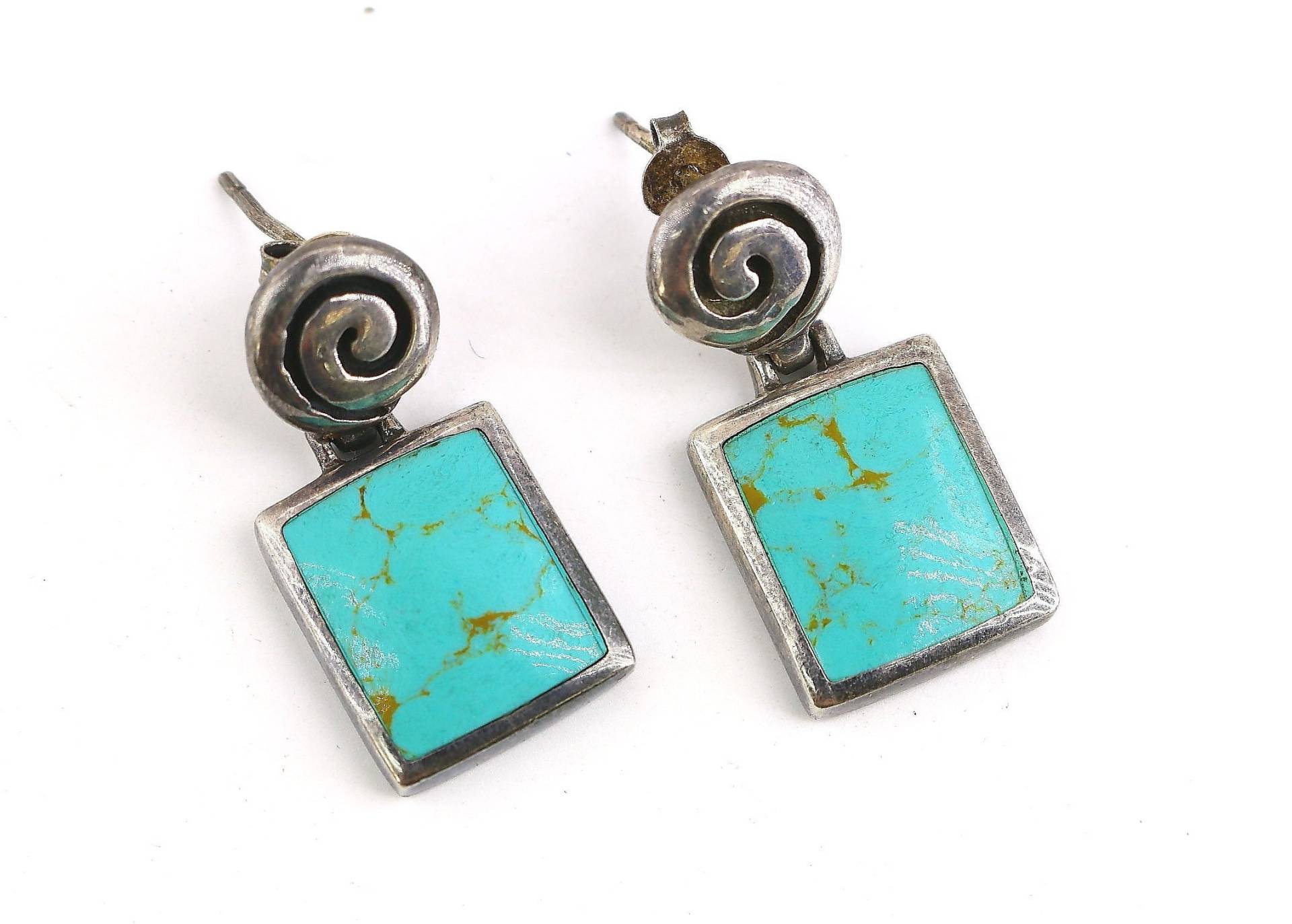 Vintage Beautiful Rectangle Blue Turquoise Stone Swirl Design Drop Dangle Earrings 925 Sterling Er 1395 von GabrielStar