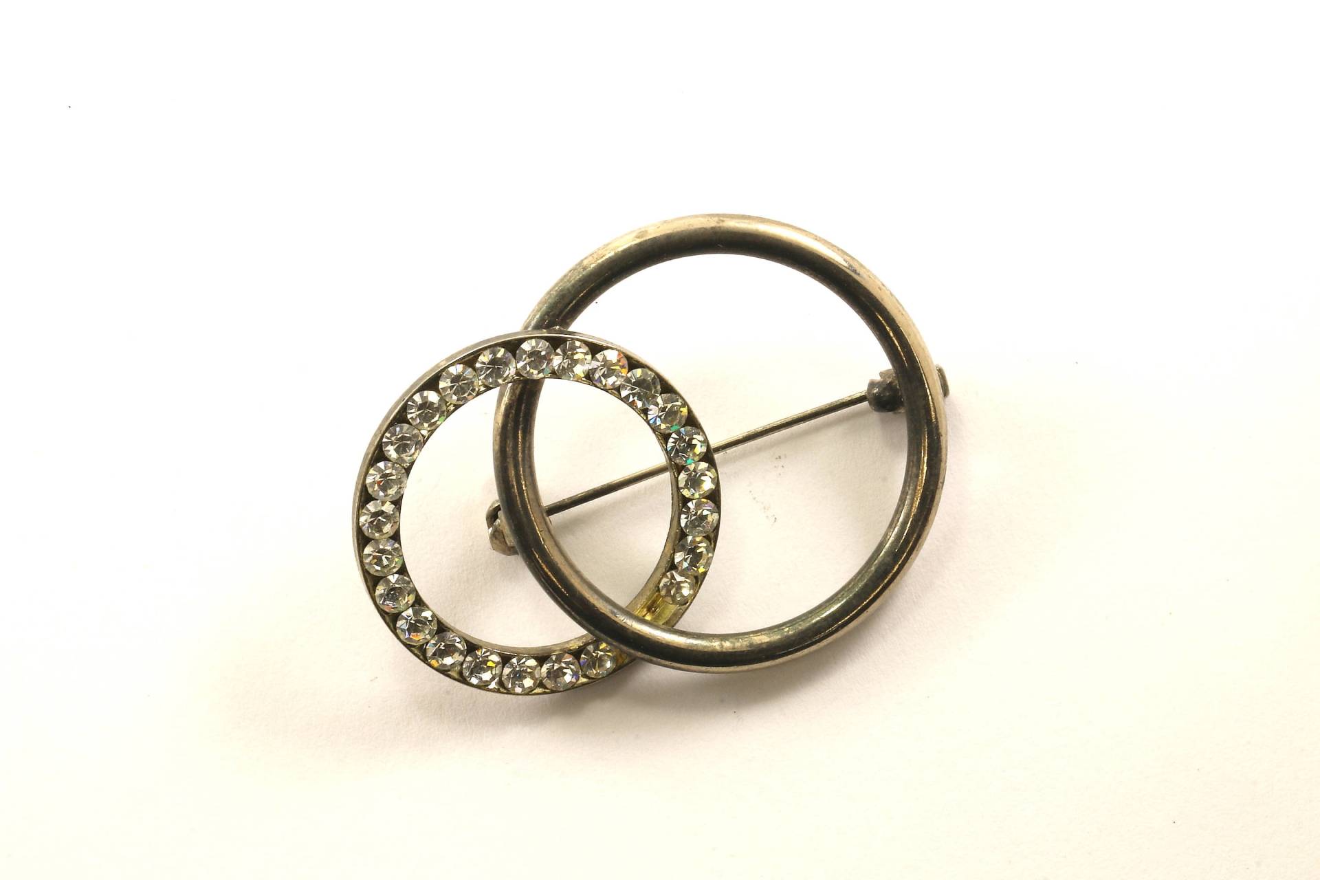 Vintage Doppelkreis Kristall Cz Pin/Brosche 925 Sterling Bb 1073 Vintage Doppelkreis Kristall Cz Pin/Brosche 925 Sterling Bb 1073 von GabrielStar