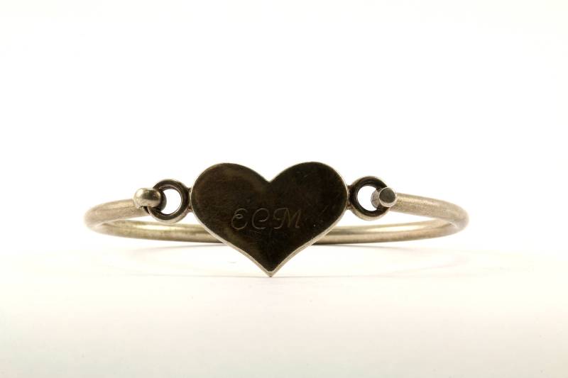 Vintage Ecm Zeichen Herzform Dünner Armreif Armband Sterling Silber Br 2405 Vintage Ecm Zeichen Herzform Dünner Armreif Armband Sterling Silber Br 2405 von GabrielStar