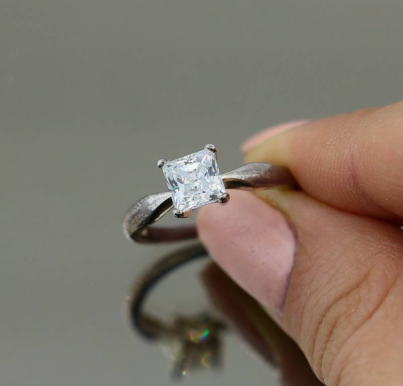 Vintage Größe 7 Sparkling Princess Cut Kristall Cz Design Ring 925 Sterling Rg 4182 von GabrielStar