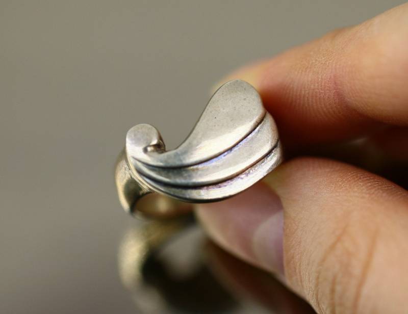 Vintage Größe 7.5 Antik Gerippt Spirale Gebogen Waive Design Statement Ring 925 Sterling Silber Rg 427 von GabrielStar