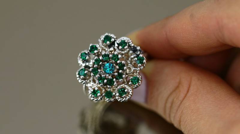 Vintage Größe 8 Funkelnde Smaragd Grün Kristalle Farbe Blume Floral Statement Design Ring 925 Sterling Rg 305 von GabrielStar