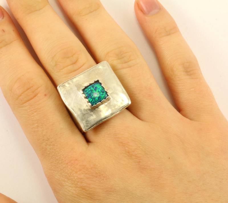 Vintage Größe 8 Großer Quadrat Blauer Opal Design Ring 925 Sterling Silber Rg 787 Vintage Größe 8 Großer Quadrat Blauer Opal Design Ring 925 Sterling Silber Rg 787 von GabrielStar