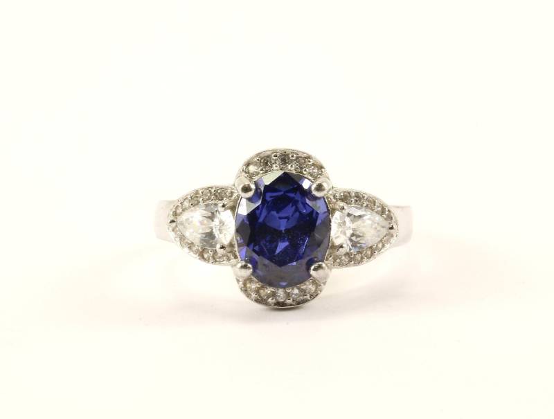 Vintage Größe 9 Sparkling Saphir Farbe Kristall Cz Drei Stein Verlobungs Design Ring 925 Sterling Rg 1870 von GabrielStar