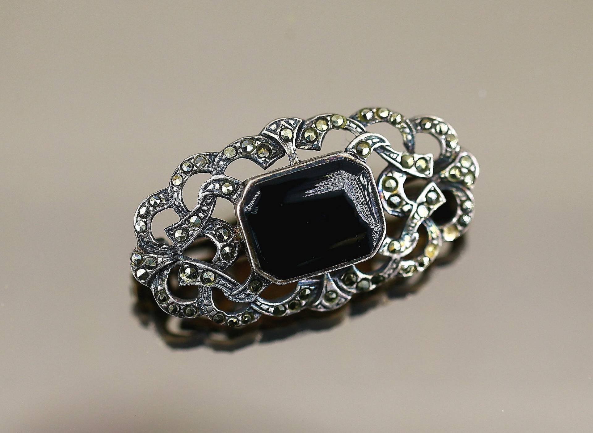 Vintage Schöne Schwarze Onyx Rolle Markasit Brosche Sterling Silber 925 Bb 557 Vintage Schöne Schwarze Onyx Rolle Markasit Brosche Sterling Silber 925 Bb 557 von GabrielStar