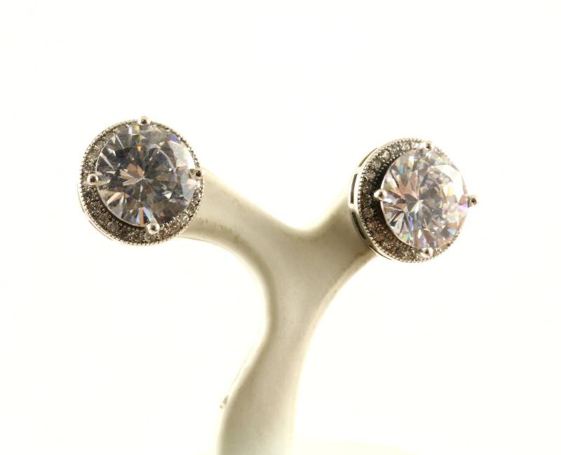 Wunderschöne Runde Pflastern Funkelnde Kristalle Cz Design Ohrstecker Ohrringe Sterling Silber Er 1061 Jahrgang Wunderschöne Runde Pflastern Funkelnde Kristalle Cz Design Ohrstecker Ohrringe Sterling Silber Er 1061 Jahrgang von GabrielStar
