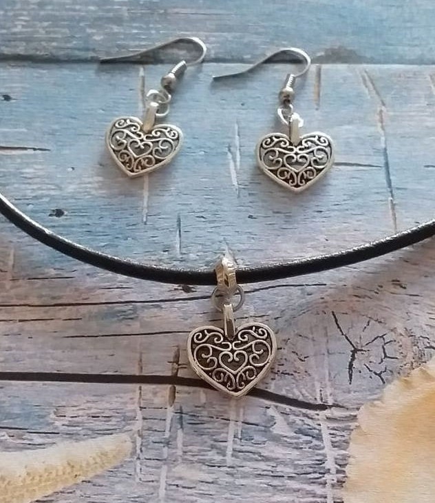 Silber Herz Halskette Und Ohrringe Im Set Boho Lederschmuck Set von GabrielaHandMadeShop