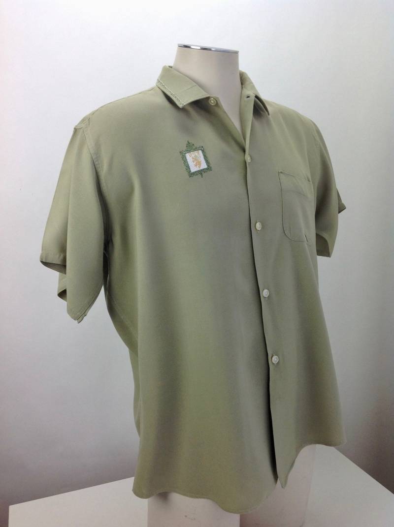 50Er Jahre Viskose-Hemd - Gesticktes Wappen Und Gestickte Kragendetails Herrengröße L von GabrielasVintage