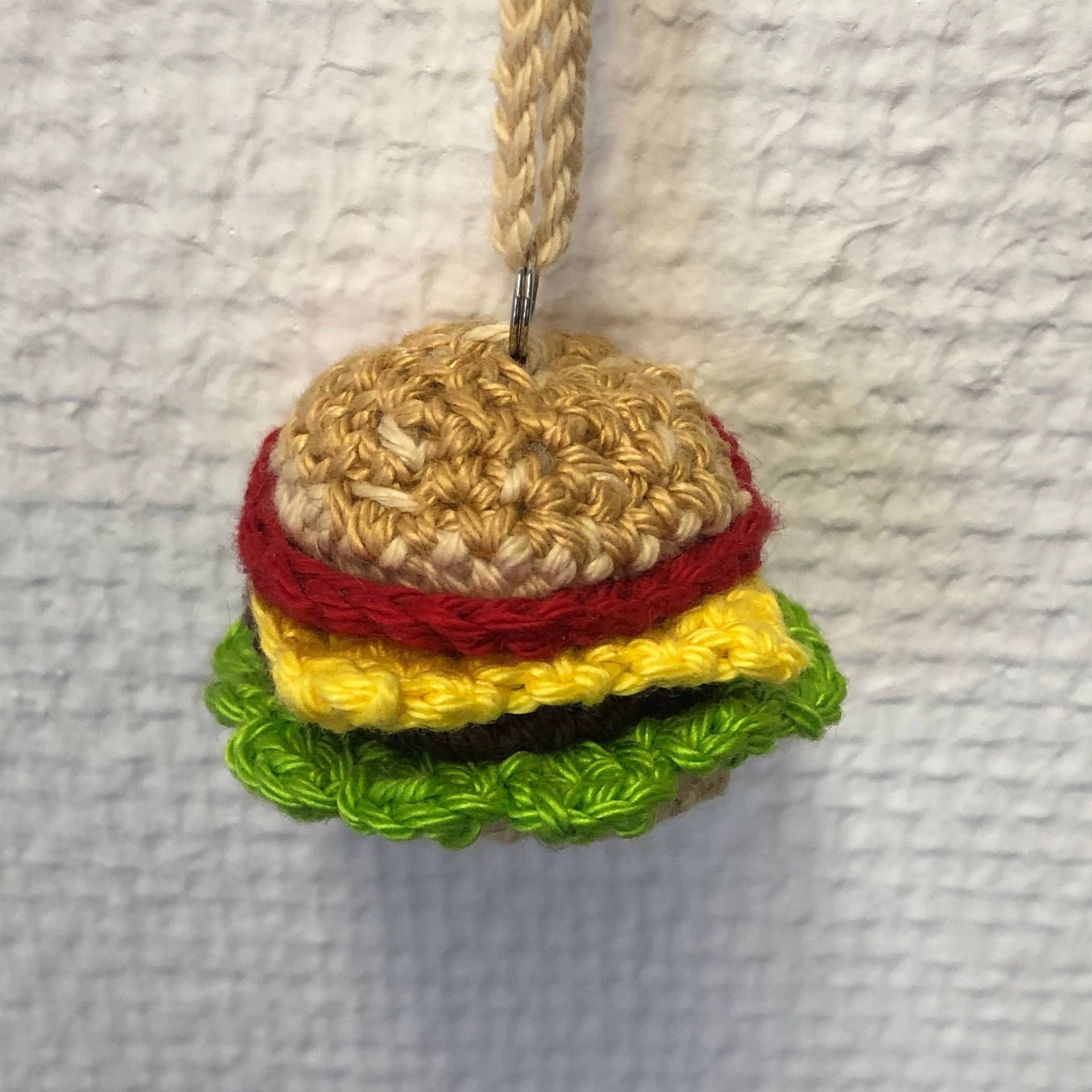 Hamburger Schlüsselanhänger Gehäkelt/ Taschenbaumler/Geschenkidee von GabyBasteln