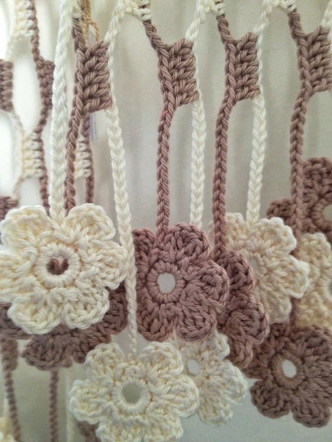 Leichte Braune Blumen Häkeln Echarpe Leichte Braune Blumen Häkeln Echarpe von GabyCrochetCrafts