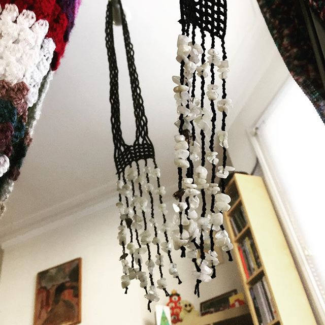Schwarz Weiß Perlen Häkeln Halskette Schwarz Weiß Perlen Häkeln Halskette von GabyCrochetCrafts