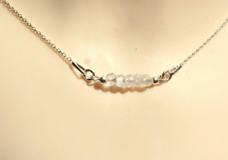 Bar Mondstein Halskette, Kleine Hochzeit Regenbogen Sterling Silber Juni Geburtstagsgeschenk von GabyJewellery