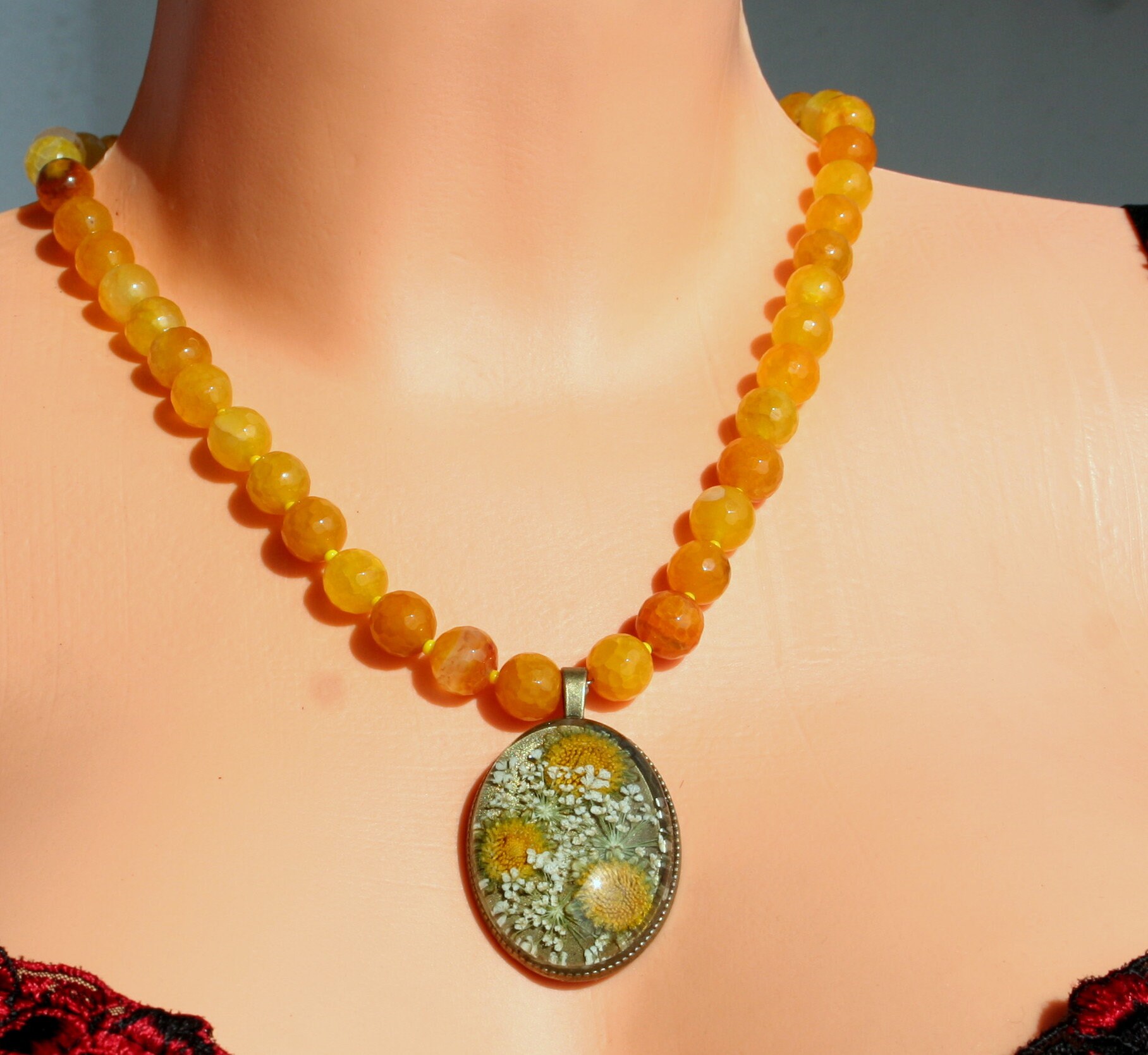 Gelbe Achatkette, Edelsteinkette Mit Terrariumanhänger, Sonnige Kette von GabyJewellery