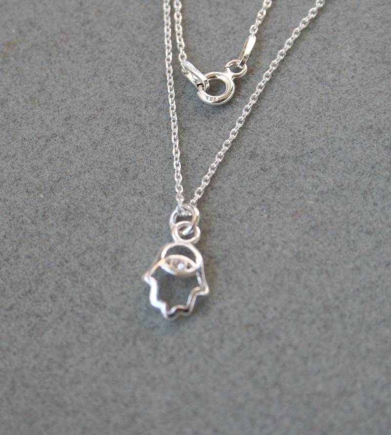 Kleiner Sterling Silber Hamsa Anhänger Fatima Hand Anhänger von GabyJewellery