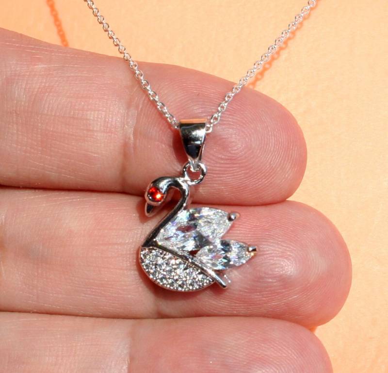 Schwan Halskette, Anhänger Aus Swarovski Kristall Verziert Mit Cz Stein, Sterling Silber Funkelnde Geschenk Für Sie von GabyJewellery